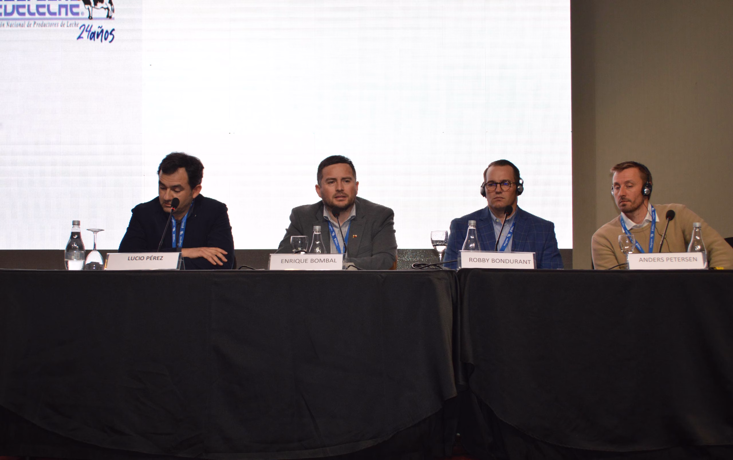 Panel de expertos en Chilelácteo 2026, congreso de la cadena láctea en Osorno