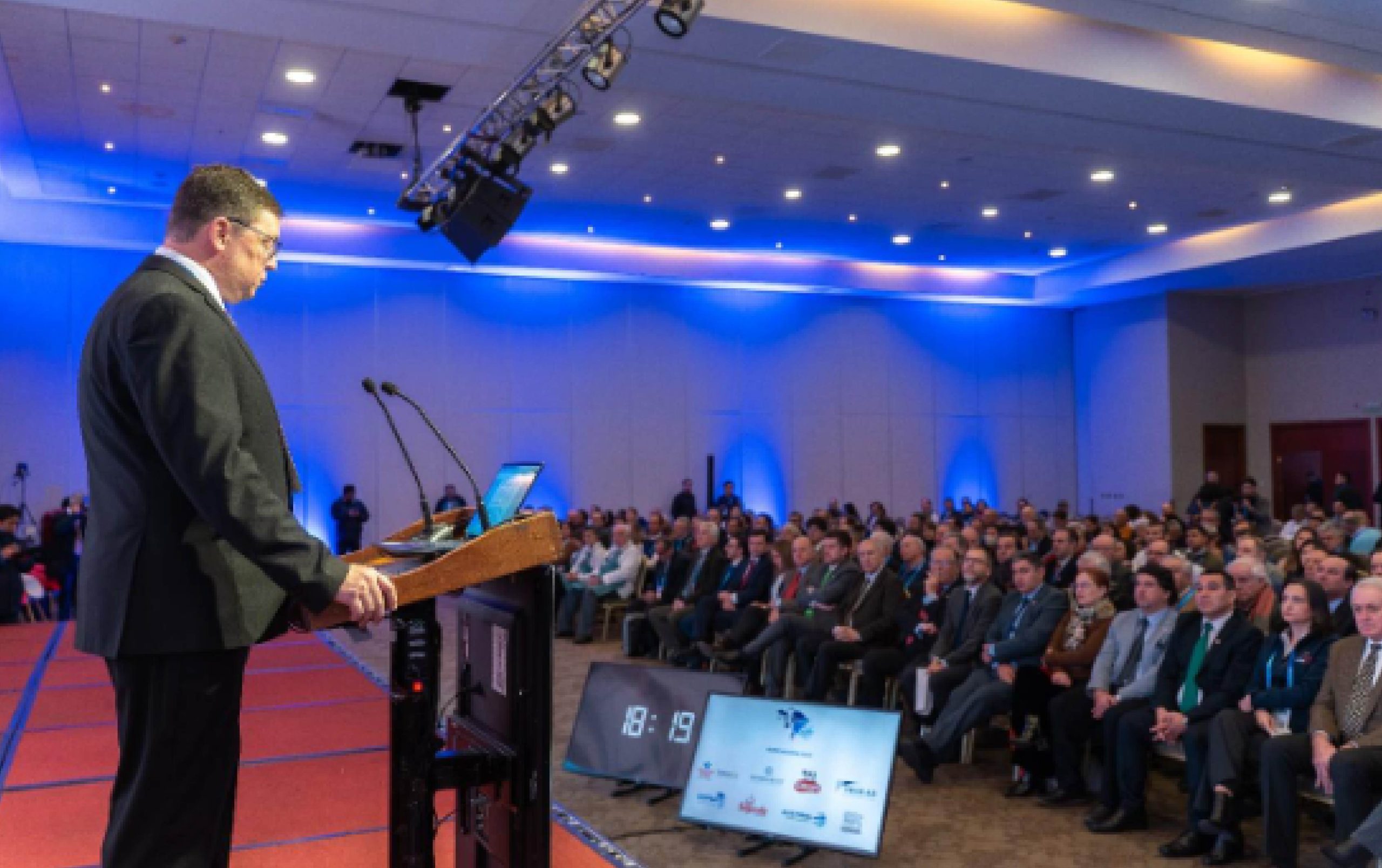Marcos Winkler en el escenario de Chilelácteo 2026, congreso internacional del sector lácteo organizado por Fedeleche
